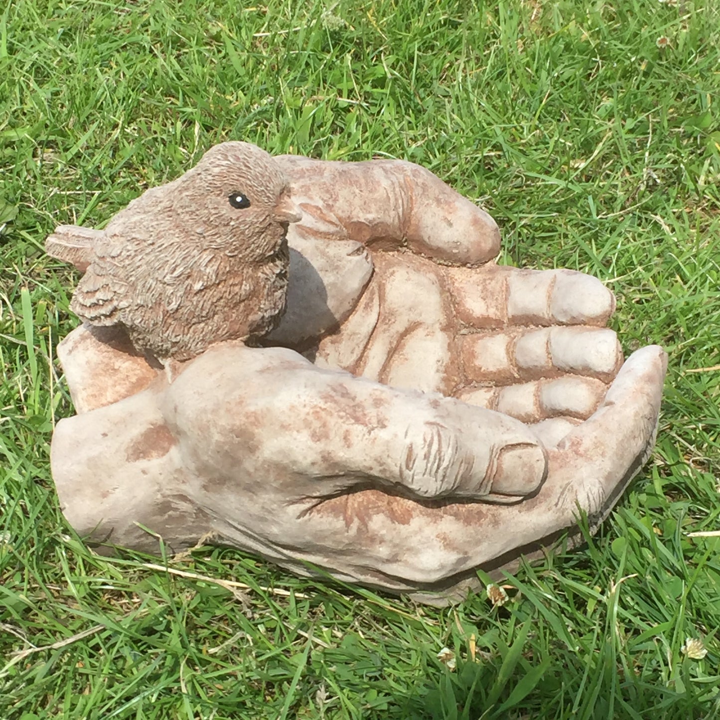 Surrey Stoneware - Birdbath - Bird In Hand - Birdbath1097