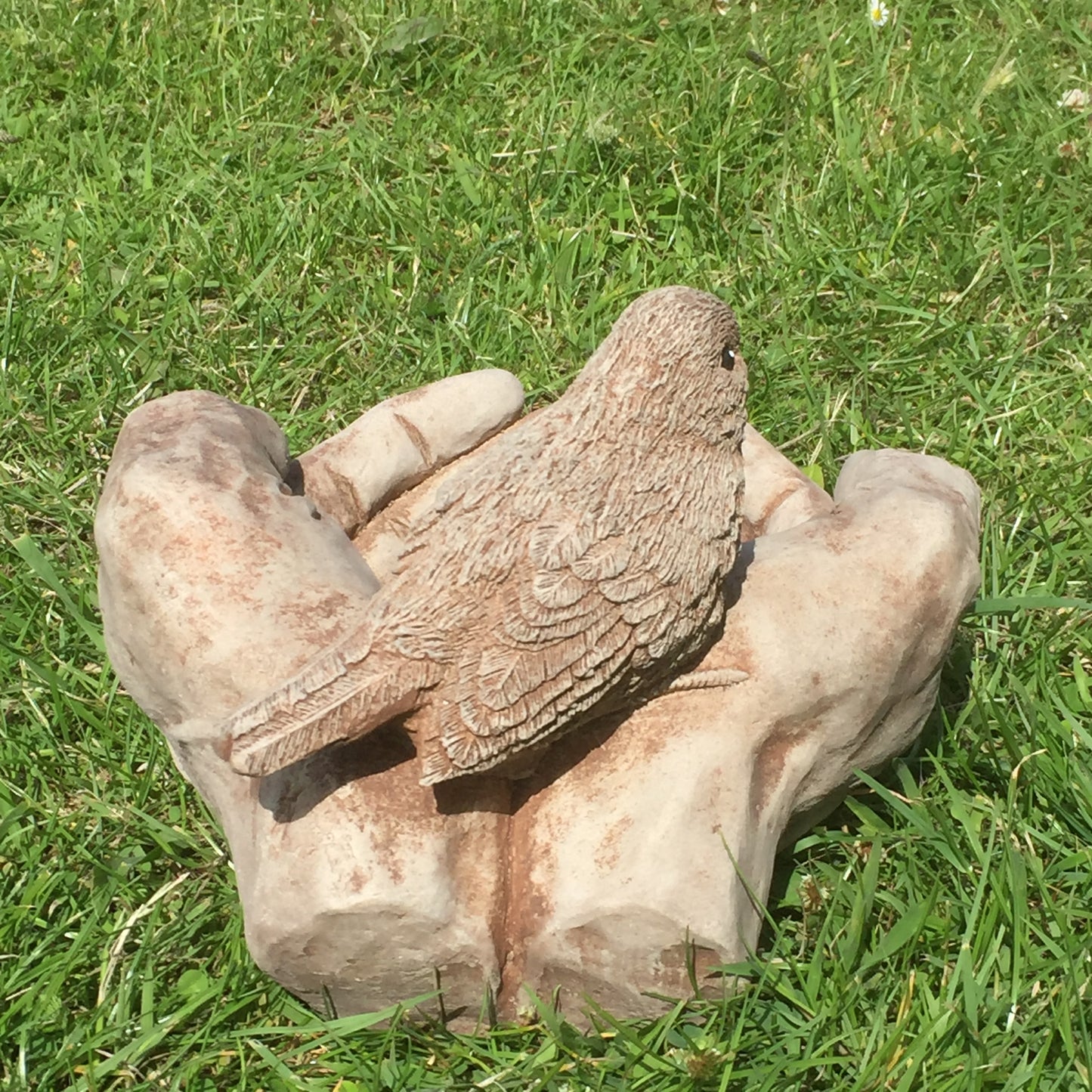 Surrey Stoneware - Birdbath - Bird In Hand - Birdbath1097