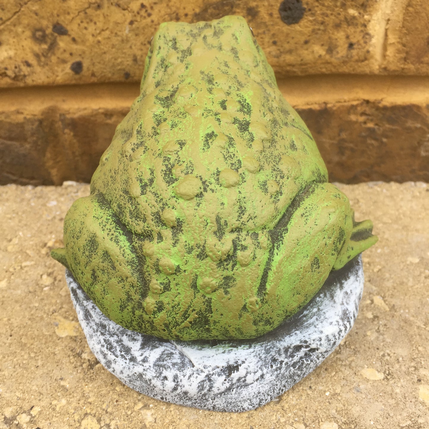 Surrey Stoneware - Toad Crouching On A Rock - Toad23