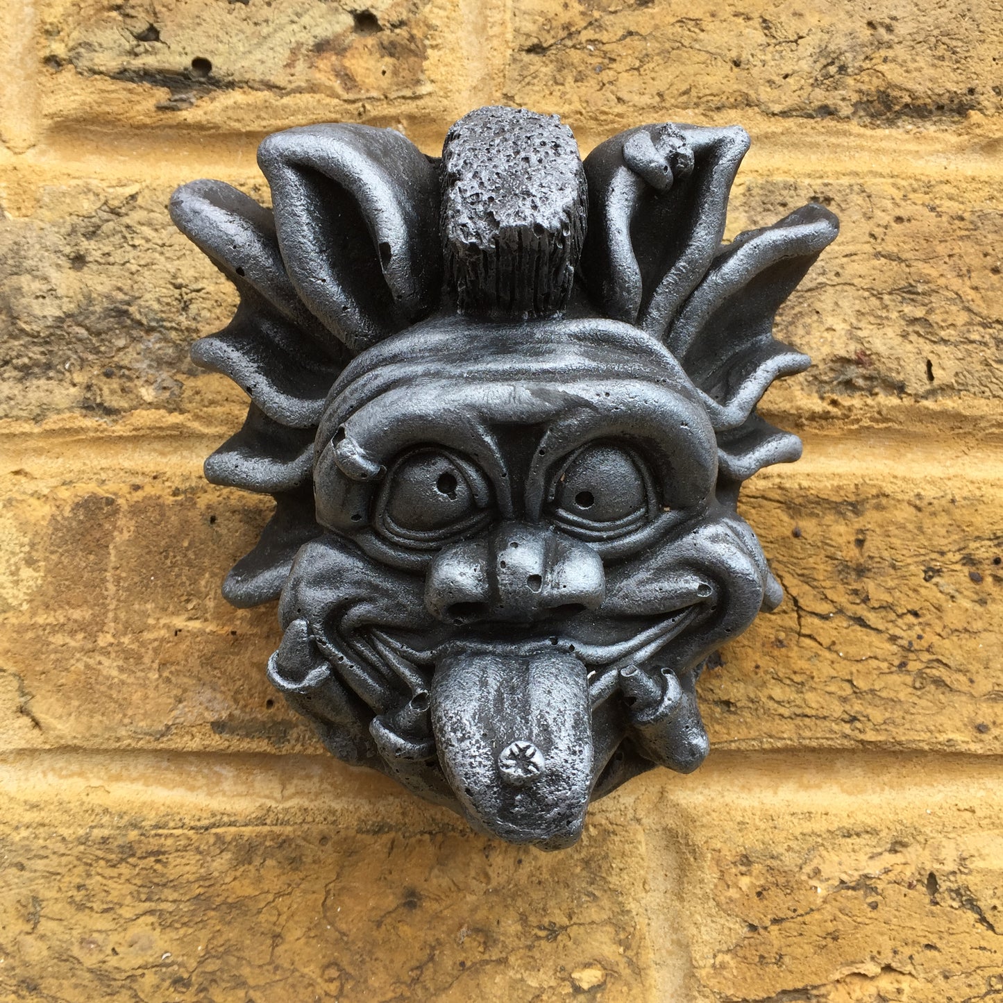 Surrey Stoneware - Gargoyle Plaque - Tongue Out And Mohican - Gargoyle312