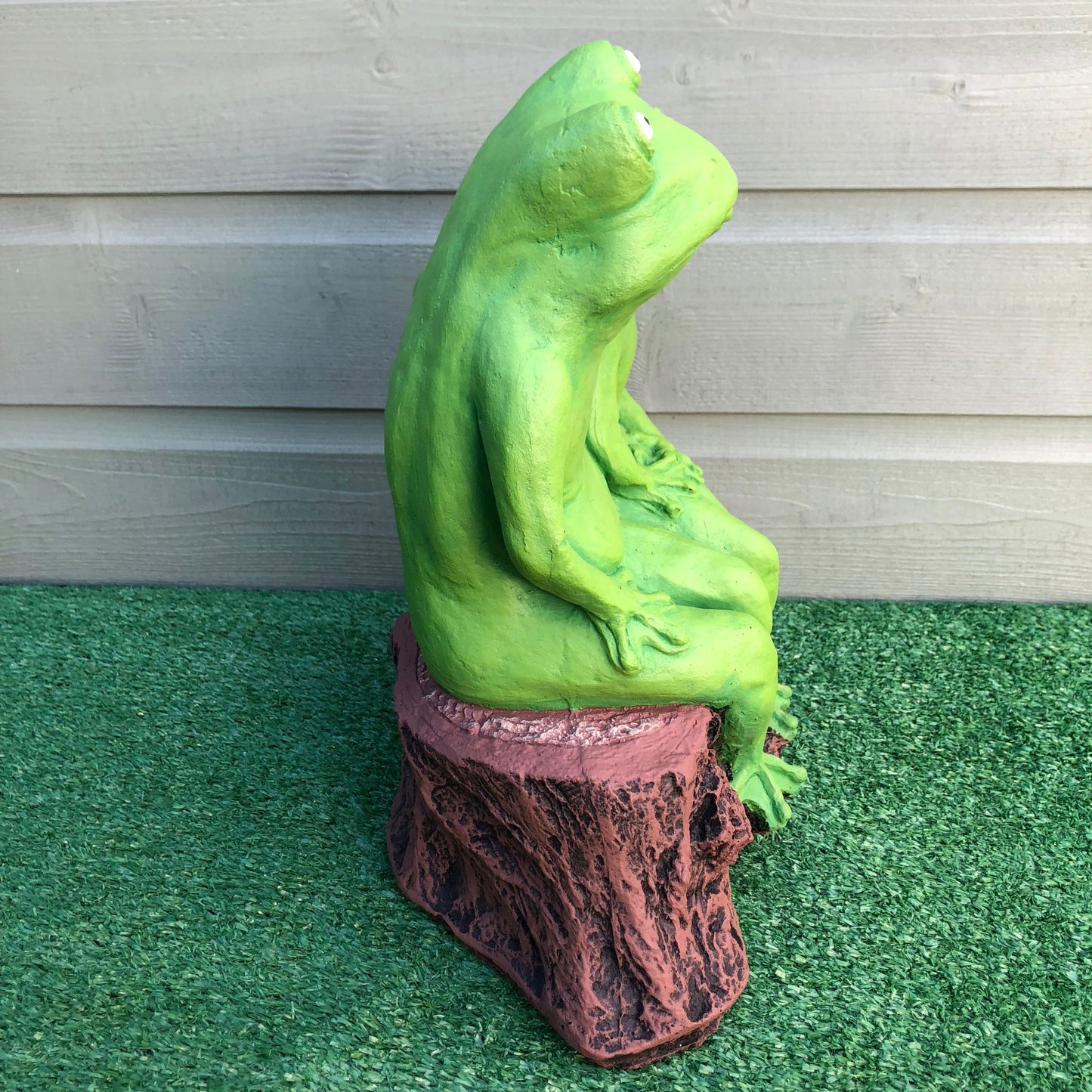 Surrey Stoneware - Frog Lovers On A Tree Stump - Frog292