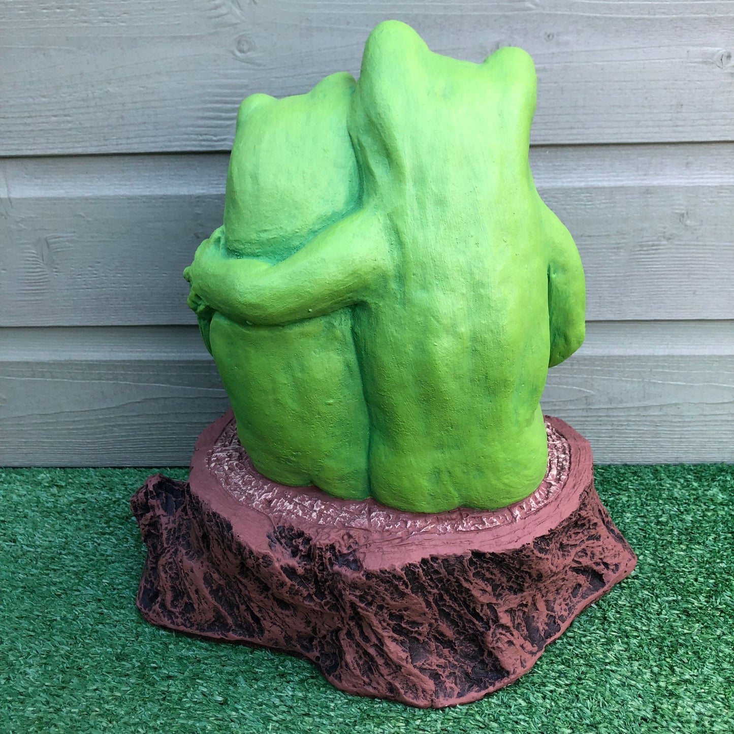 Surrey Stoneware - Frog Lovers On A Tree Stump - Frog292
