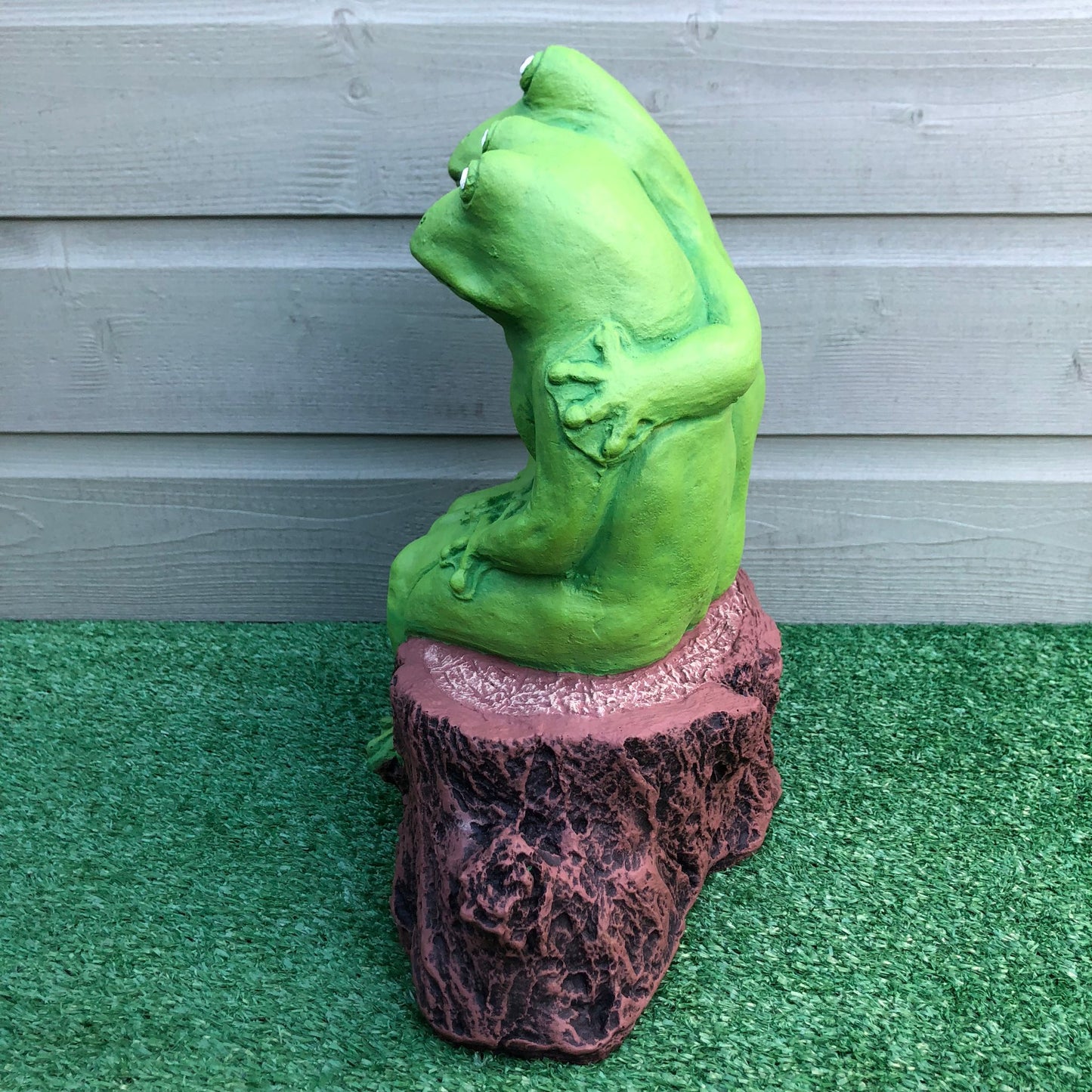 Surrey Stoneware - Frog Lovers On A Tree Stump - Frog292
