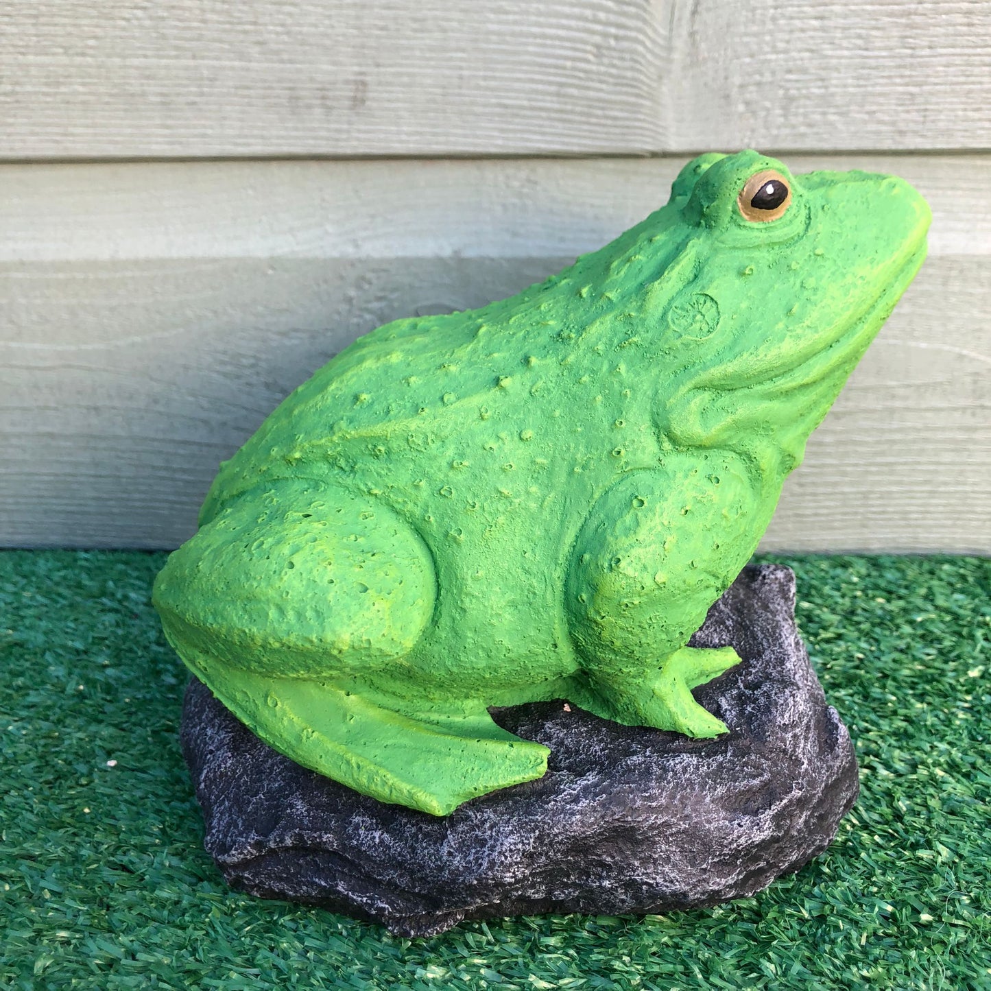 Surrey Stoneware - Frog On A Rock - Frog55