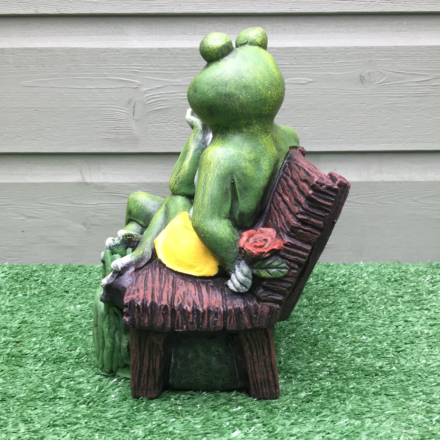 Surrey Stoneware - Frog Lovers On A Bench - Frog117