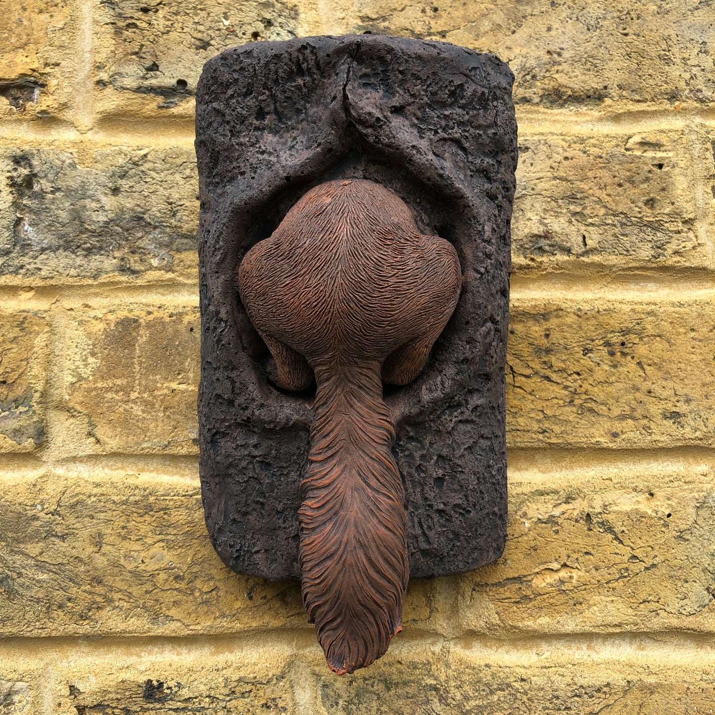 Surrey Stoneware - Red Squirrel Getting Into A Hole In A Tree Plaque - Squirrel307