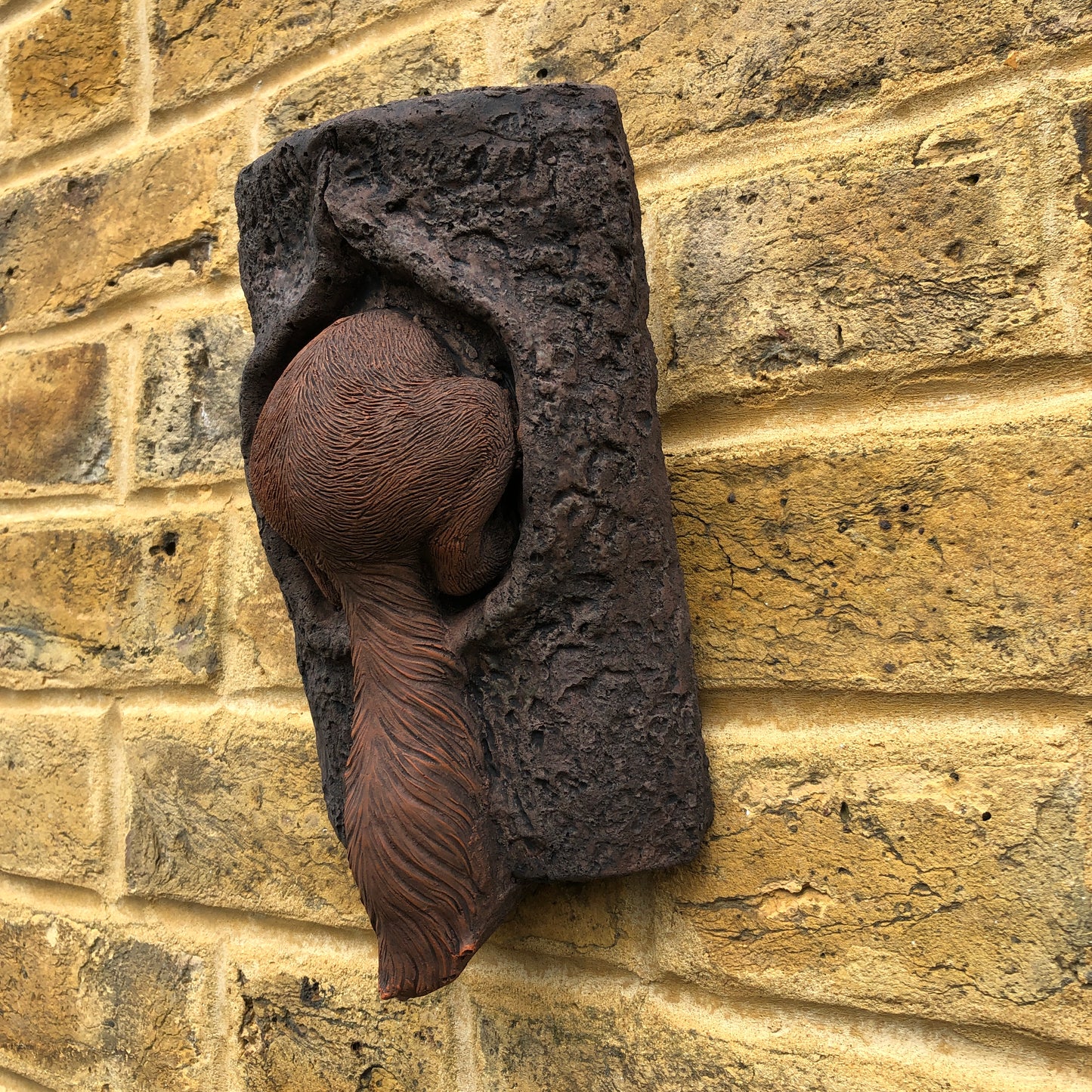 Surrey Stoneware - Red Squirrel Getting Into A Hole In A Tree Plaque - Squirrel307