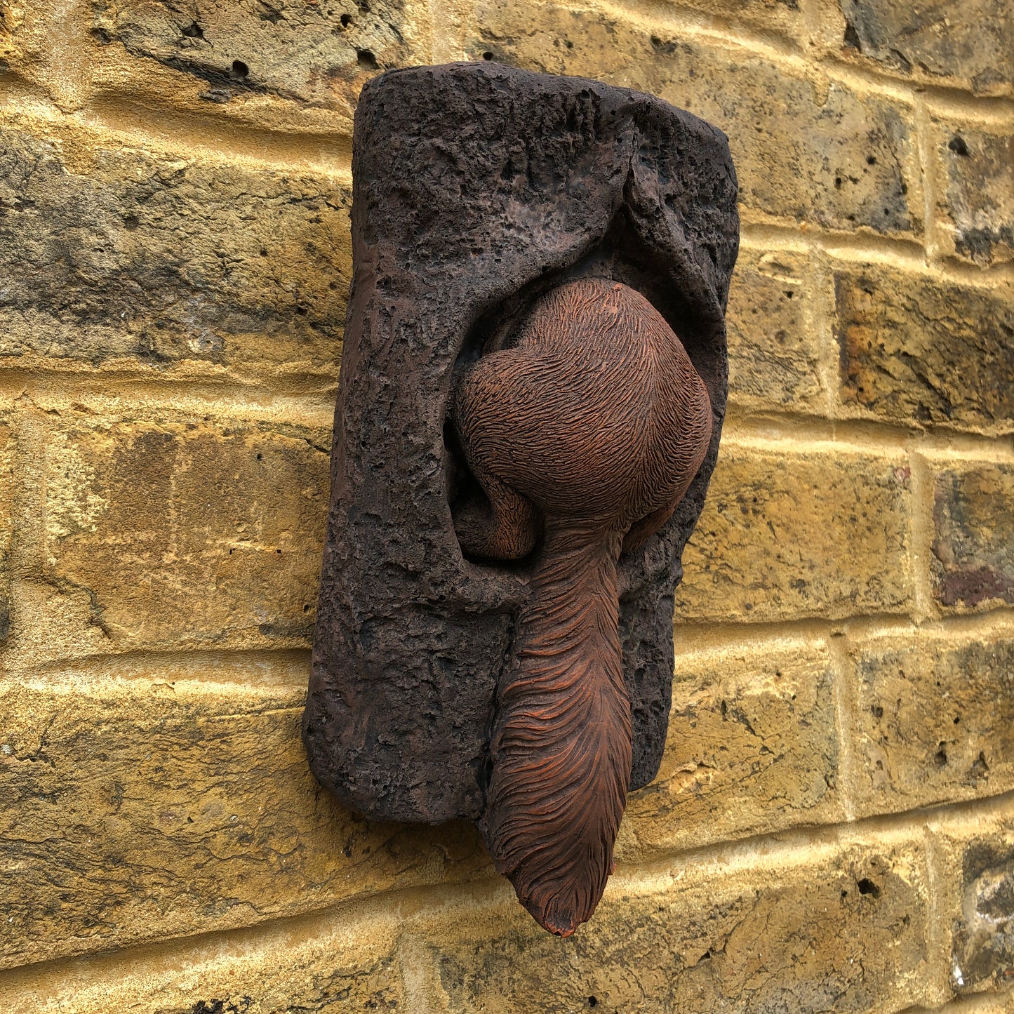 Surrey Stoneware - Red Squirrel Getting Into A Hole In A Tree Plaque - Squirrel307
